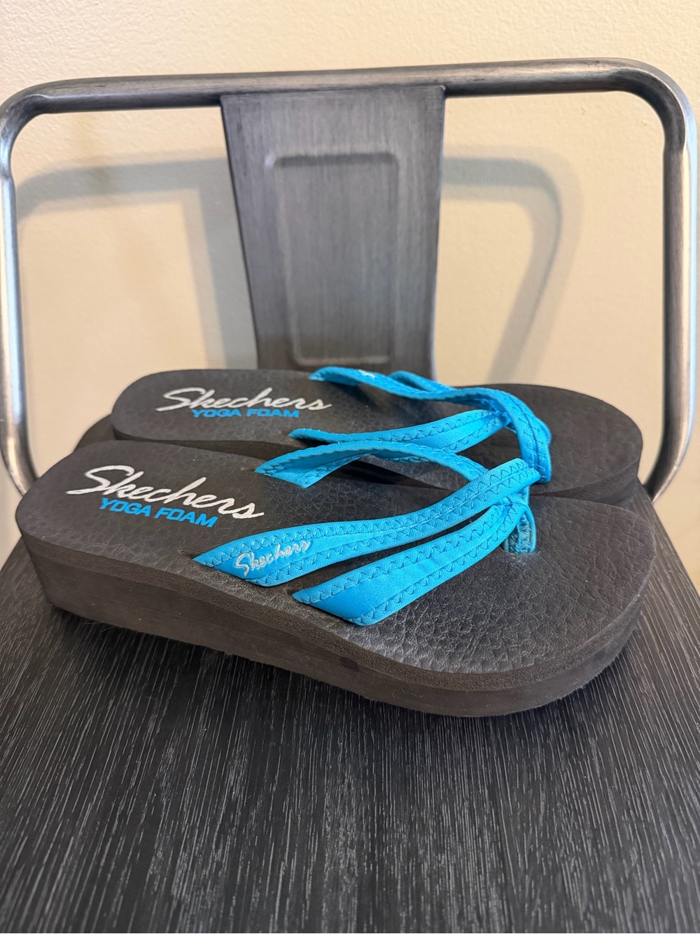Skechers Yoga Foam Size 7 Blue Black Platform Wedge Flip Flop Sandals